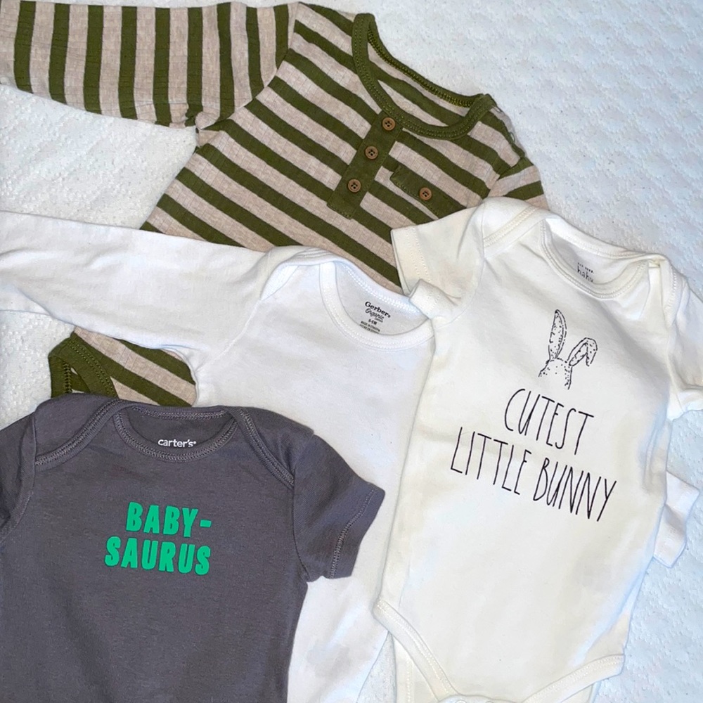 Bundle of 4 Never Worn 6-9 Month Long & Short Sleeved Onsies/Bodysuits